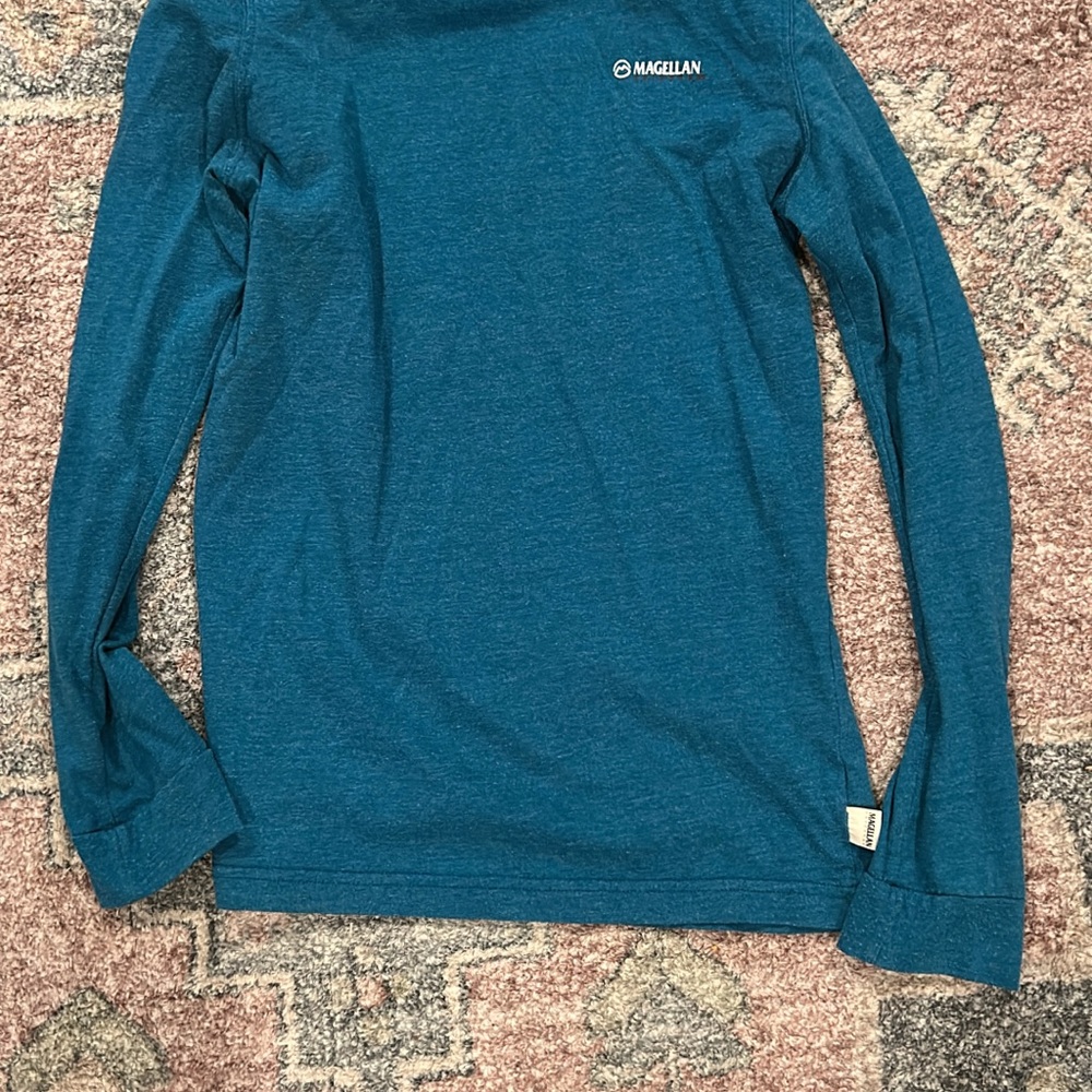 Magellan Outdoors Blue Long Sleeve Kids Tee